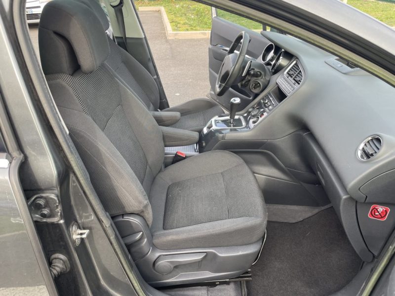 PEUGEOT 5008 1.6 HDi 112 FAP ALLURE BVA – 7 Places – Toit Panoramique – Radar de Recul