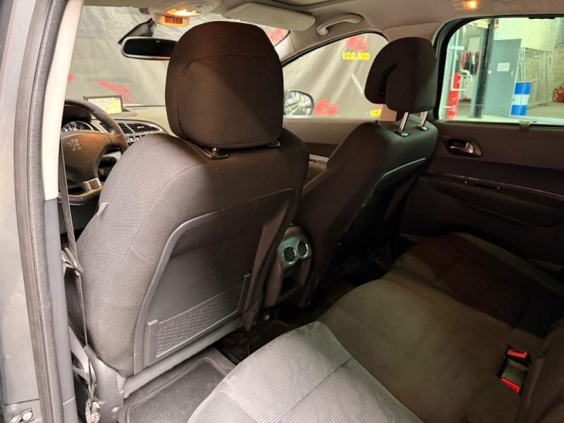 PEUGEOT 30081.6 HDi 110 Premium