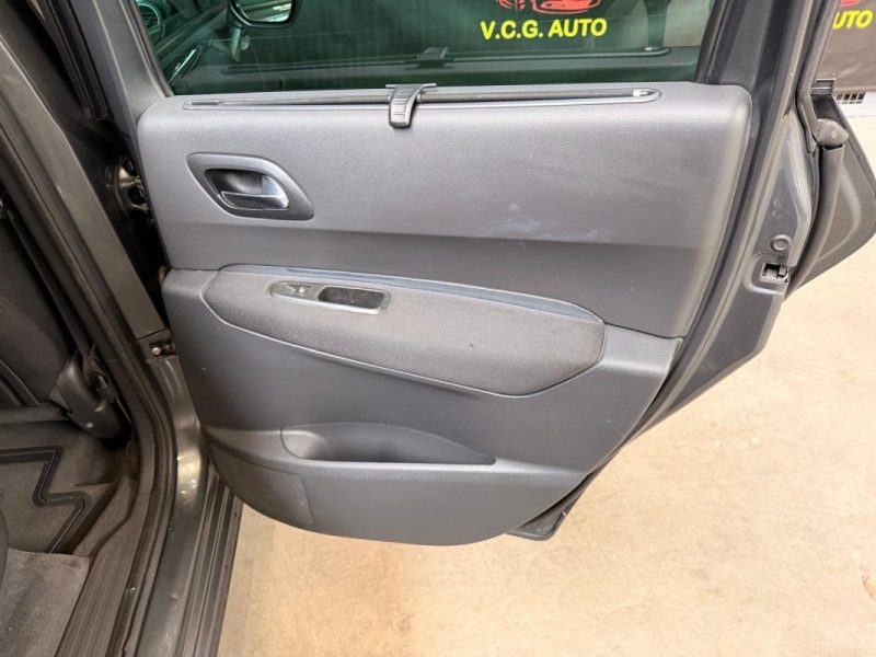 PEUGEOT 30081.6 HDi 110 Premium