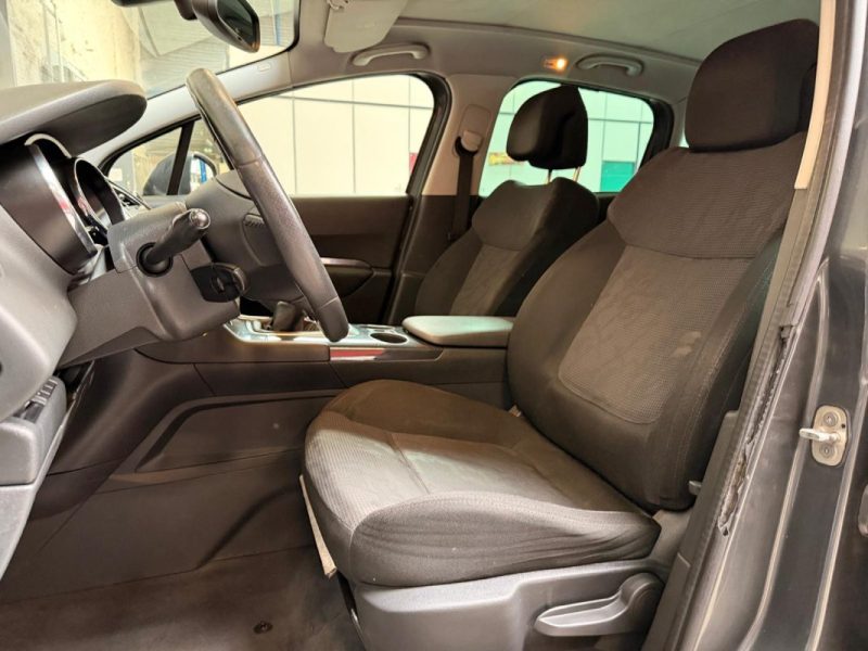 PEUGEOT 30081.6 HDi 110 Premium