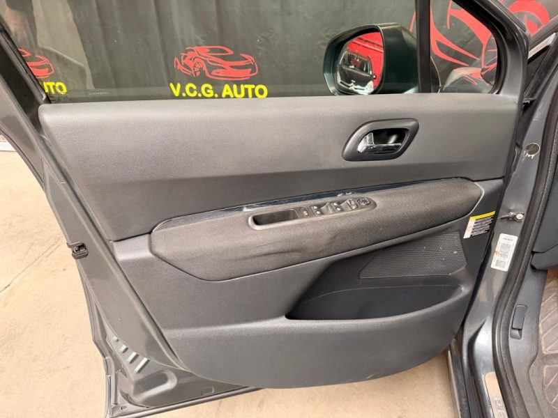 PEUGEOT 30081.6 HDi 110 Premium