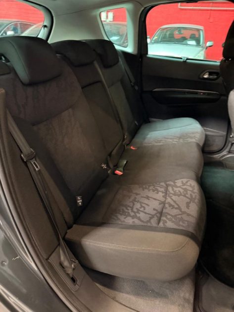 PEUGEOT 30081.6 HDi 110 Premium