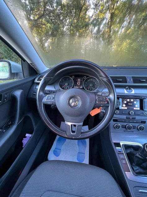 VOLKSWAGEN PASSAT 1.6 TDI 105CH CR DESIGN EDITION  2013