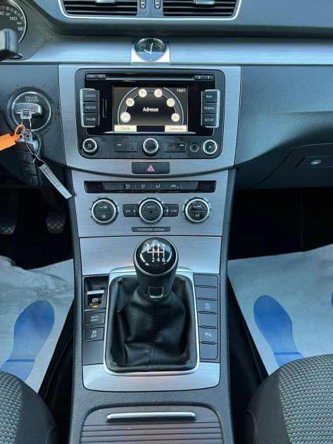 VOLKSWAGEN PASSAT 1.6 TDI 105CH CR DESIGN EDITION  2013