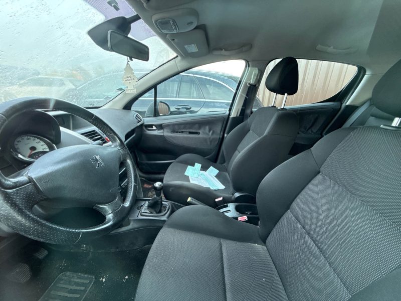 PEUGEOT 207 1.4 VTI 95  POUR PRO UNIQUEMENT 