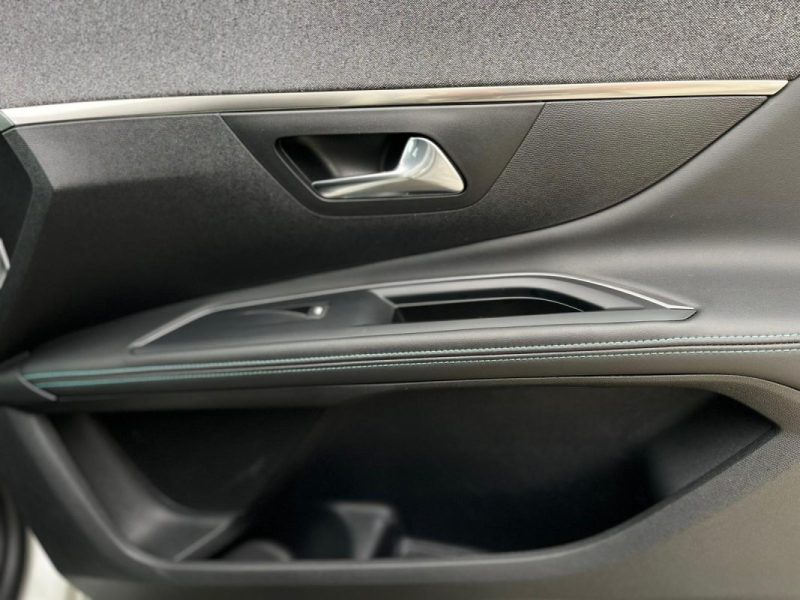 Peugeot 5008 1.5 BlueHDi 130 Allure Pack EAT8 • 7 Places • 2022