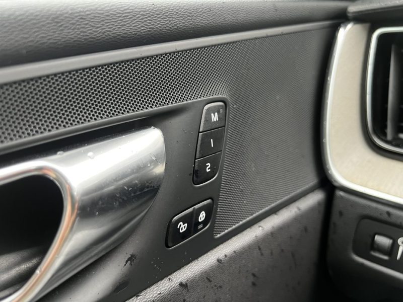 VOLVO XC60 INSCRIPTION LUXE TOIT OUVRANT/SIÈGES CHAUFFANT/CAMÉRA DE RECUL 2020