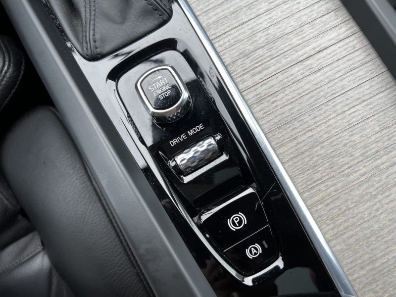 VOLVO XC60 INSCRIPTION LUXE TOIT OUVRANT/SIÈGES CHAUFFANT/CAMÉRA DE RECUL 2020