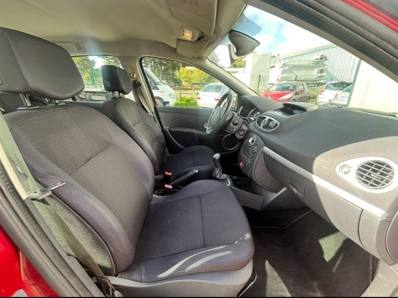 RENAULT CLIO  CLIO 1.2  ESSENCE DYNAMIQUE 2008