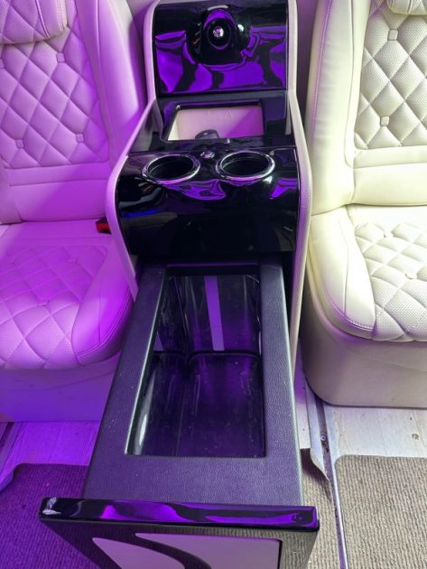 VOLKSWAGEN KOMBI T5 2.0 TDI 140CV / Intérieur VIP Luxe Sur Mesure  / Tv / Frigo 