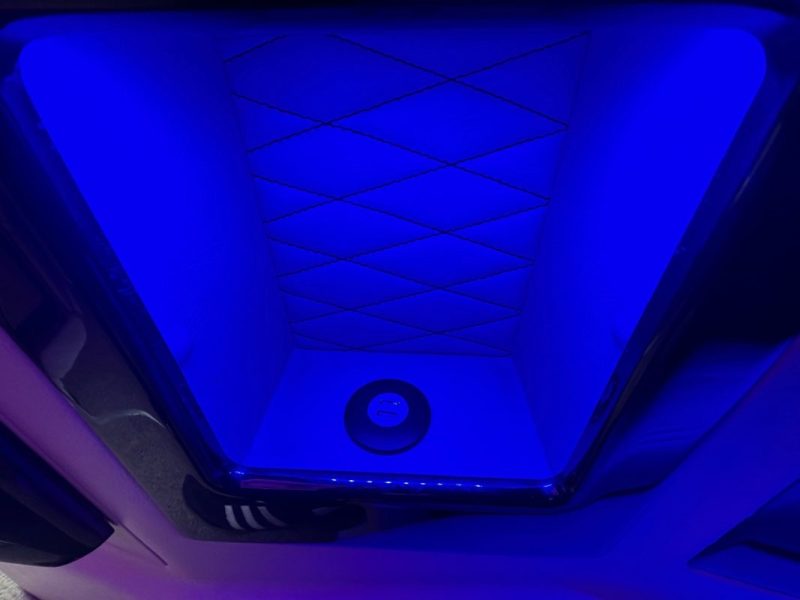 VOLKSWAGEN KOMBI T5 2.0 TDI 140CV / Intérieur VIP Luxe Sur Mesure  / Tv / Frigo 