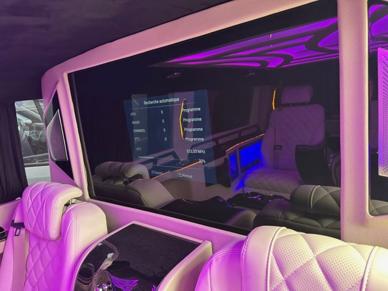 VOLKSWAGEN KOMBI T5 2.0 TDI 140CV / Intérieur VIP Luxe Sur Mesure  / Tv / Frigo 