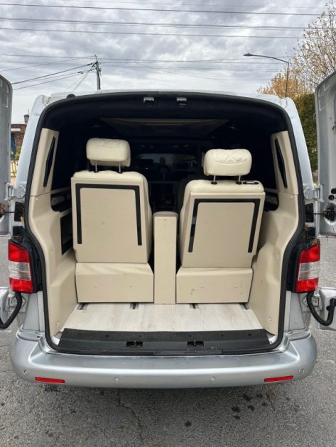 VOLKSWAGEN KOMBI T5 2.0 TDI 140CV / Intérieur VIP Luxe Sur Mesure  / Tv / Frigo 