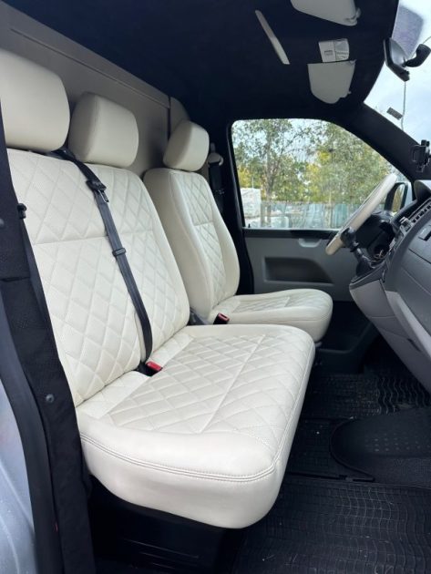 VOLKSWAGEN KOMBI T5 2.0 TDI 140CV / Intérieur VIP Luxe Sur Mesure  / Tv / Frigo 