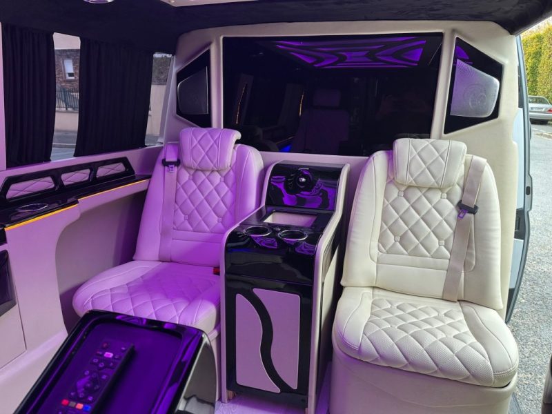 VOLKSWAGEN KOMBI T5 2.0 TDI 140CV / Intérieur VIP Luxe Sur Mesure  / Tv / Frigo 