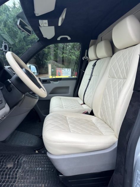 VOLKSWAGEN KOMBI T5 2.0 TDI 140CV / Intérieur VIP Luxe Sur Mesure  / Tv / Frigo 
