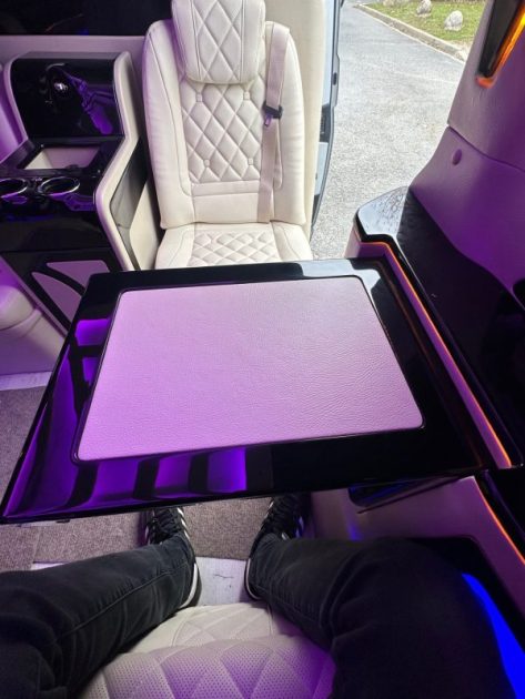 VOLKSWAGEN KOMBI T5 2.0 TDI 140CV / Intérieur VIP Luxe Sur Mesure  / Tv / Frigo 