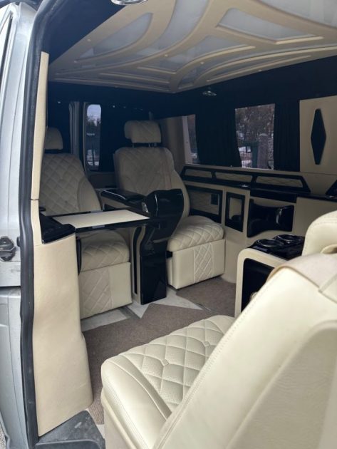 VOLKSWAGEN KOMBI T5 2.0 TDI 140CV / Intérieur VIP Luxe Sur Mesure  / Tv / Frigo 