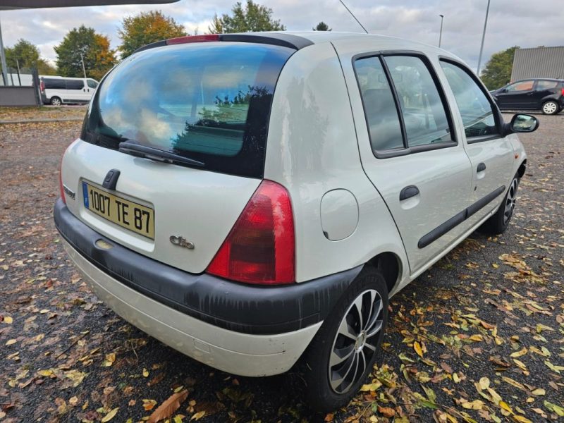 RENAULT CLIO 1.2 - 60 CV PACK CLIM - 62000 KMS - DISTRIBUTION NEUVE / CARNET COMPLET 1999