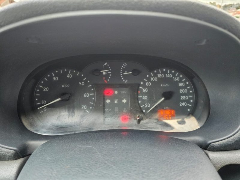 RENAULT CLIO 1.2 - 60 CV PACK CLIM - 62000 KMS - DISTRIBUTION NEUVE / CARNET COMPLET 1999