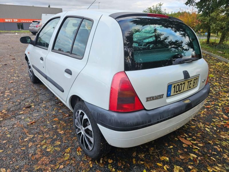 RENAULT CLIO 1.2 - 60 CV PACK CLIM - 62000 KMS - DISTRIBUTION NEUVE / CARNET COMPLET 1999