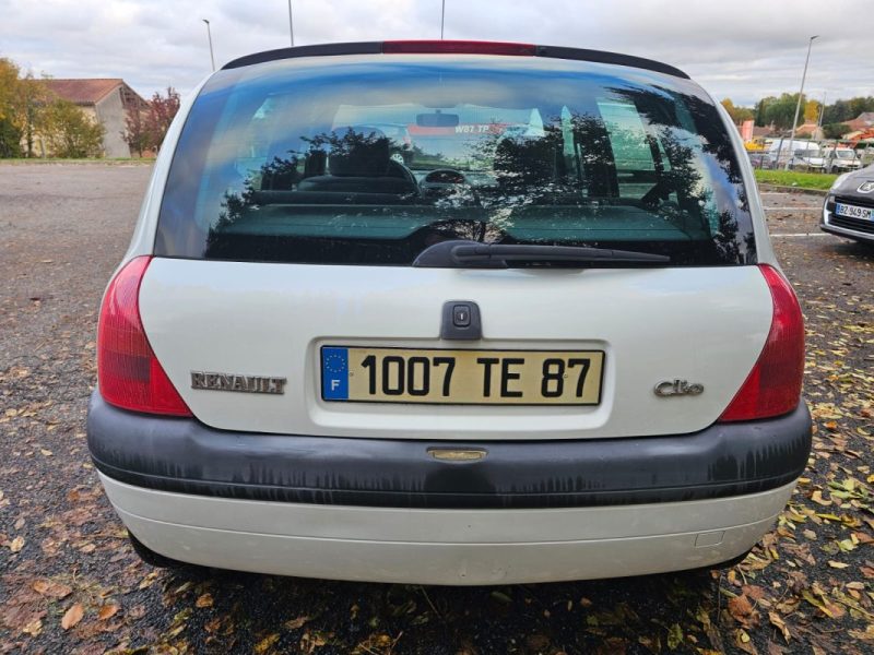 RENAULT CLIO 1.2 - 60 CV PACK CLIM - 62000 KMS - DISTRIBUTION NEUVE / CARNET COMPLET 1999