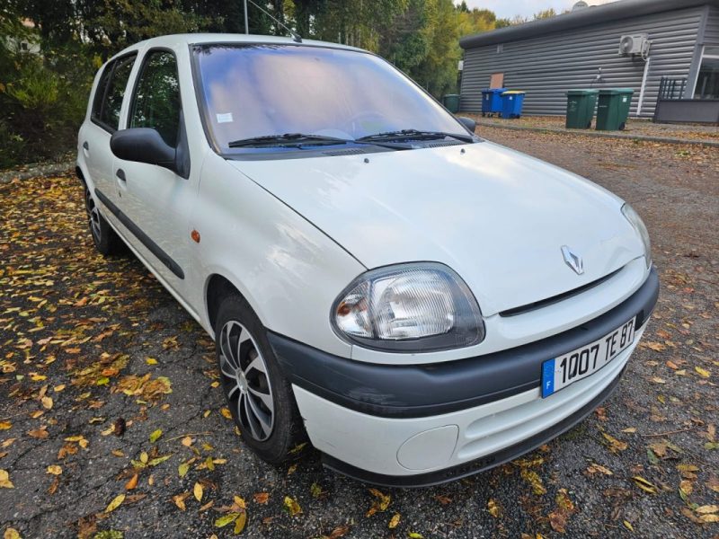 RENAULT CLIO 1.2 - 60 CV PACK CLIM - 62000 KMS - DISTRIBUTION NEUVE / CARNET COMPLET 1999