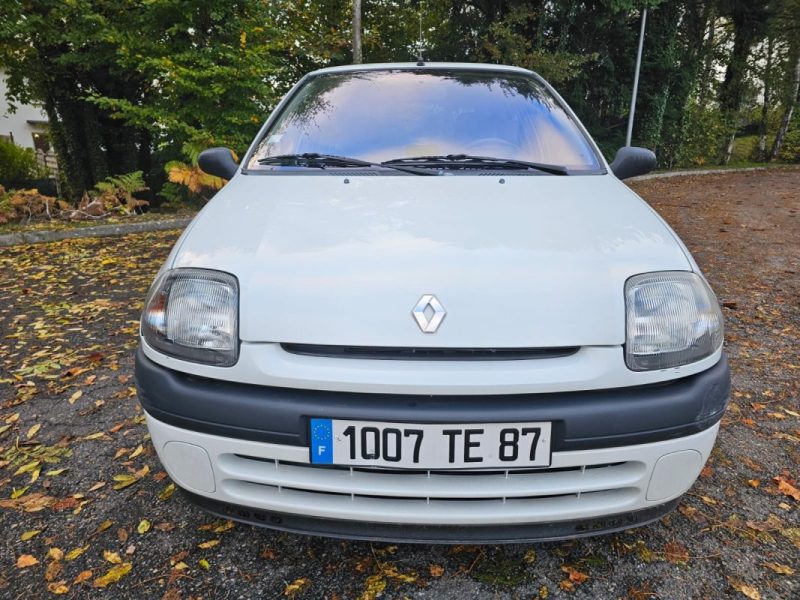 RENAULT CLIO 1.2 - 60 CV PACK CLIM - 62000 KMS - DISTRIBUTION NEUVE / CARNET COMPLET 1999