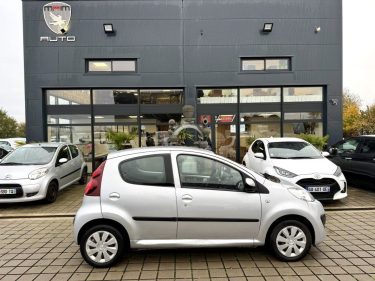 PEUGEOT 107 1.0 70CH BLUE LION NAVTEQ 5P 2013