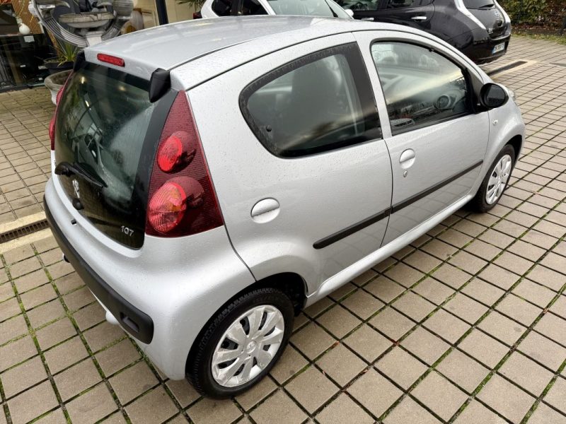 PEUGEOT 107 1.0 70CH BLUE LION NAVTEQ 5P 2013