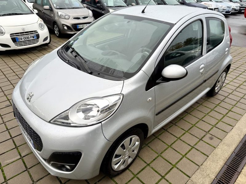 PEUGEOT 107 1.0 70CH BLUE LION NAVTEQ 5P 2013