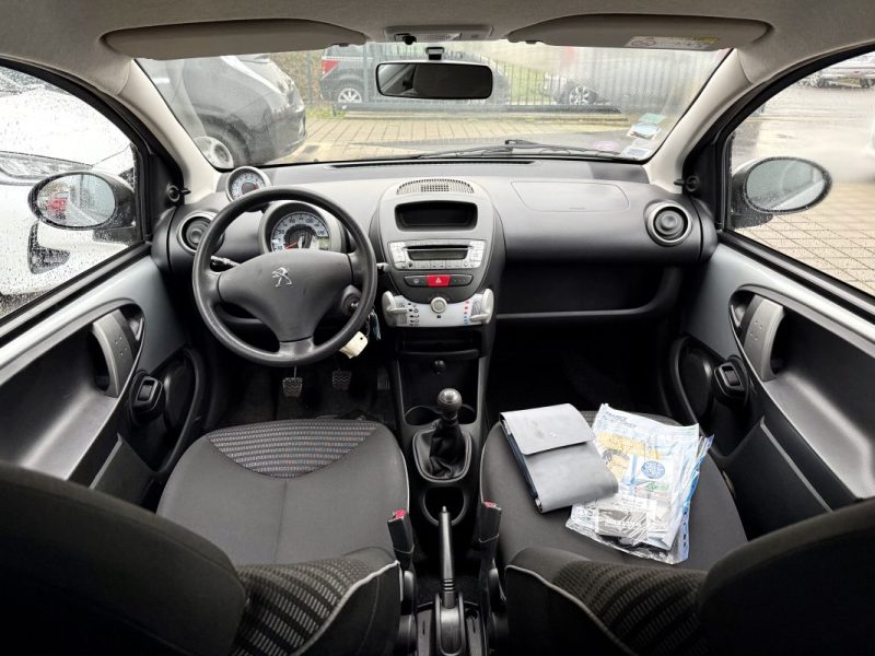 PEUGEOT 107 1.0 70CH BLUE LION NAVTEQ 5P 2013