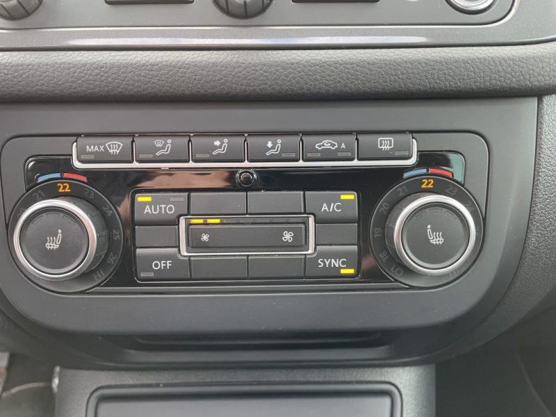 VOLKSWAGEN TIGUAN 2.0 TDI 110CH  SPORTLINE     GARANTIE 3/12 MOIS 2014