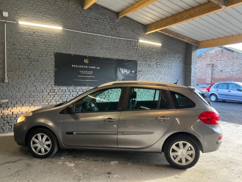 RENAULT  CLIO  CLIO 3 1.2L ESTATE TOMTOM  2011