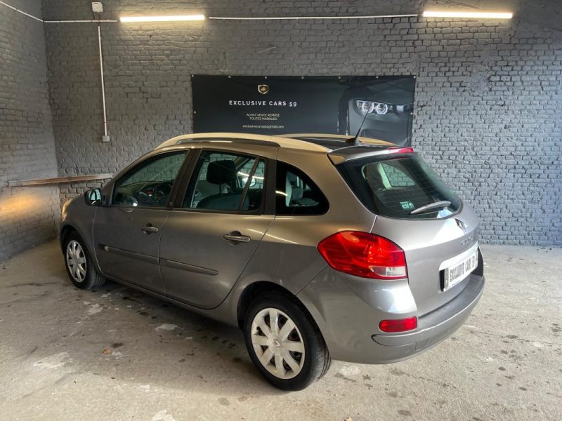 RENAULT  CLIO  CLIO 3 1.2L ESTATE TOMTOM  2011