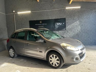 RENAULT  CLIO  CLIO 3 1.2L ESTATE TOMTOM  2011