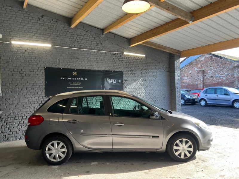 RENAULT  CLIO  CLIO 3 1.2L ESTATE TOMTOM  2011