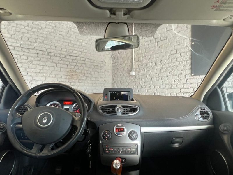 RENAULT  CLIO  CLIO 3 1.2L ESTATE TOMTOM  