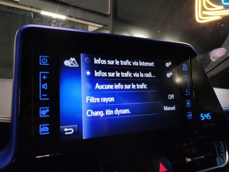 TOYOTA C-HR 122cv DYNAMIC SUIVI COMPLET TOYOTA /CAMERA /ATTELAGE /SIEGES CHAUFFANTS