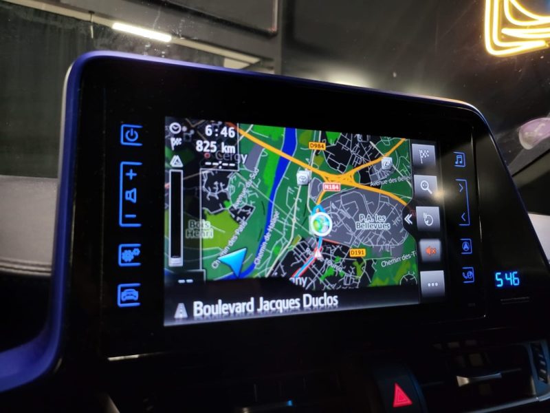 TOYOTA C-HR 122cv DYNAMIC SUIVI COMPLET TOYOTA /CAMERA /ATTELAGE /SIEGES CHAUFFANTS