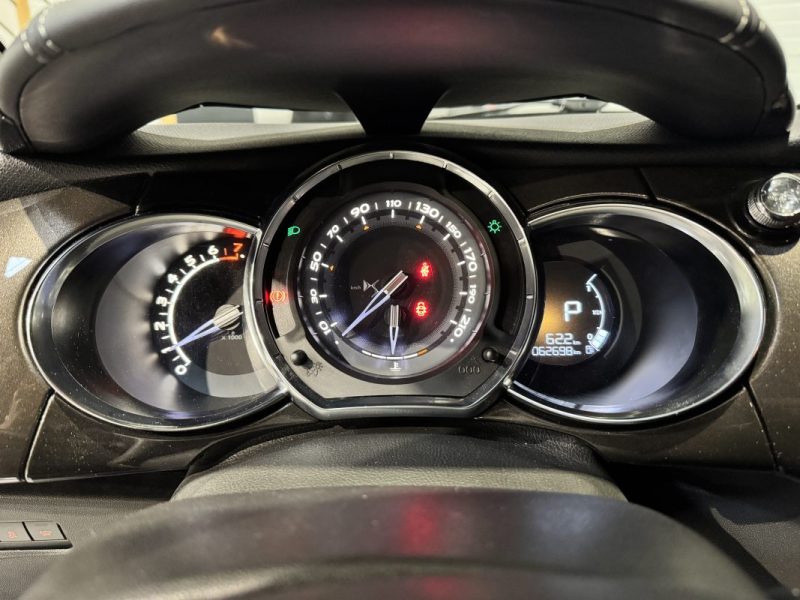 DS3 110CH ULTRA PRESTIGE EAT6 / DISTRI NEUVE / CARPLAY