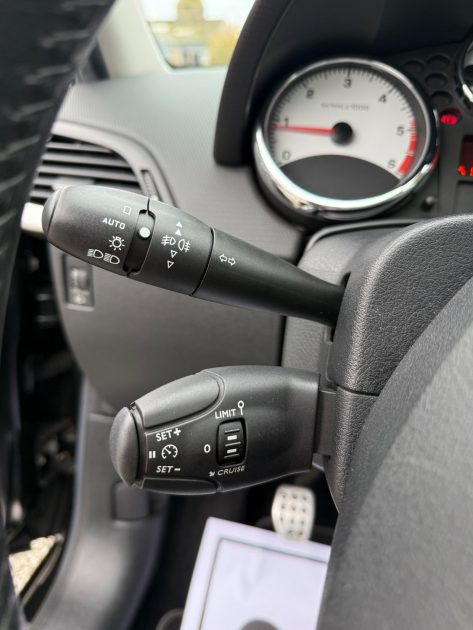 PEUGEOT 207 1.6 HDI 90 FELINE