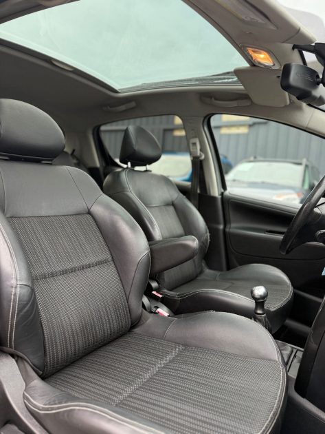 PEUGEOT 207 1.6 HDI 90 FELINE