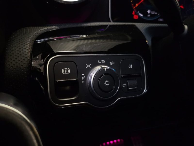 MERCEDES CLASSE A 200D 150ch AMG LINE ENTRETIEN MERCEDES / TOIT OUVRANT / SIEGES ELECTRIQUES