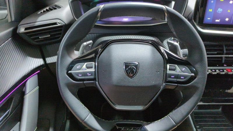 Peugeot 208 Hybrid 136 e-dcs6 gt + navi + pack vision + toit pano