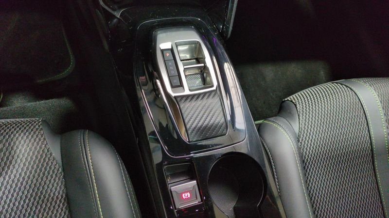 Peugeot 208 Hybrid 136 e-dcs6 gt + navi + pack vision + toit pano