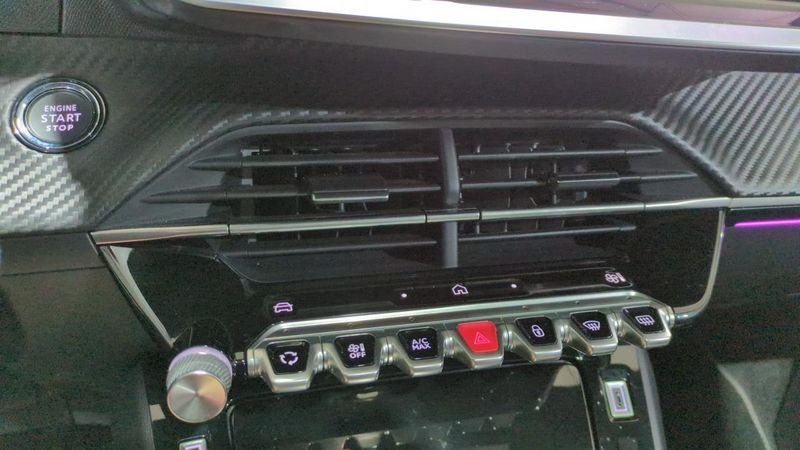 Peugeot 208 Hybrid 136 e-dcs6 gt + navi + pack vision + toit pano