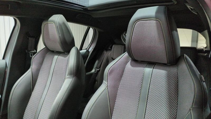 Peugeot 208 Hybrid 136 e-dcs6 gt + navi + pack vision + toit pano