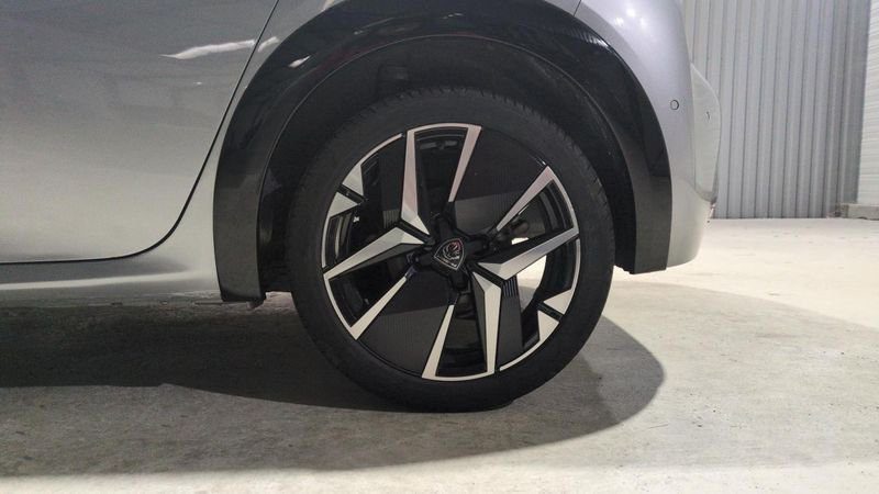 Peugeot 208 Hybrid 136 e-dcs6 gt + navi + pack vision + toit pano