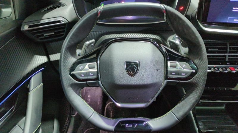 Peugeot 208 Hybrid 136 e-dcs6 gt + navi + pack vision + toit pano